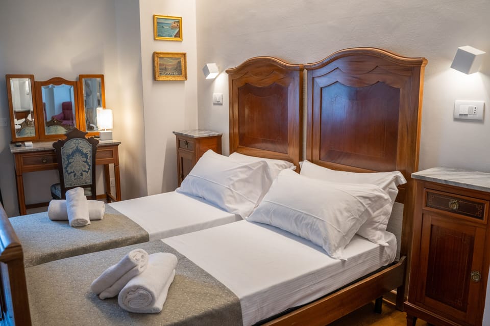 Premium bedding, in-room safe, desk, laptop workspace