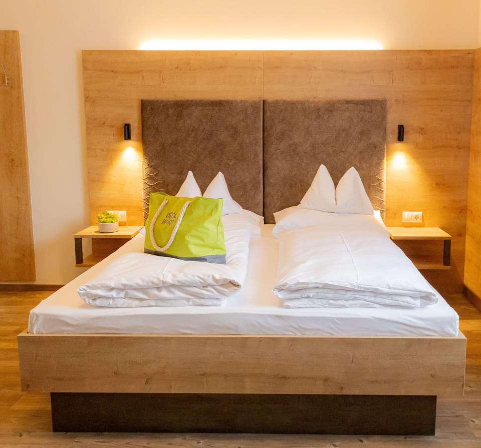 Comfort Triple Room | Hypo-allergenic bedding, down comforters, in-room safe, desk
