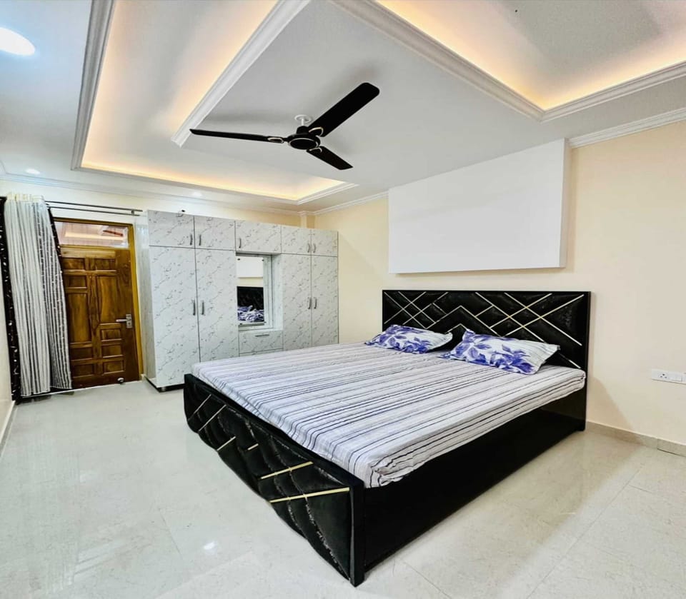 Family Villa | Desk, free WiFi