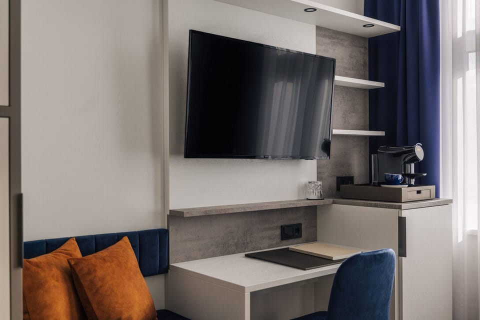 Superior Double Room | In-room safe, desk, free WiFi, bed sheets