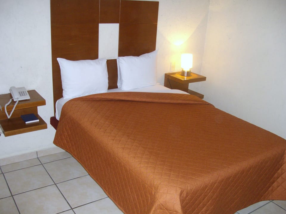Standard Double Room, 1 Double Bed | Desk, iron/ironing board (on request), WiFi (free), bed sheets