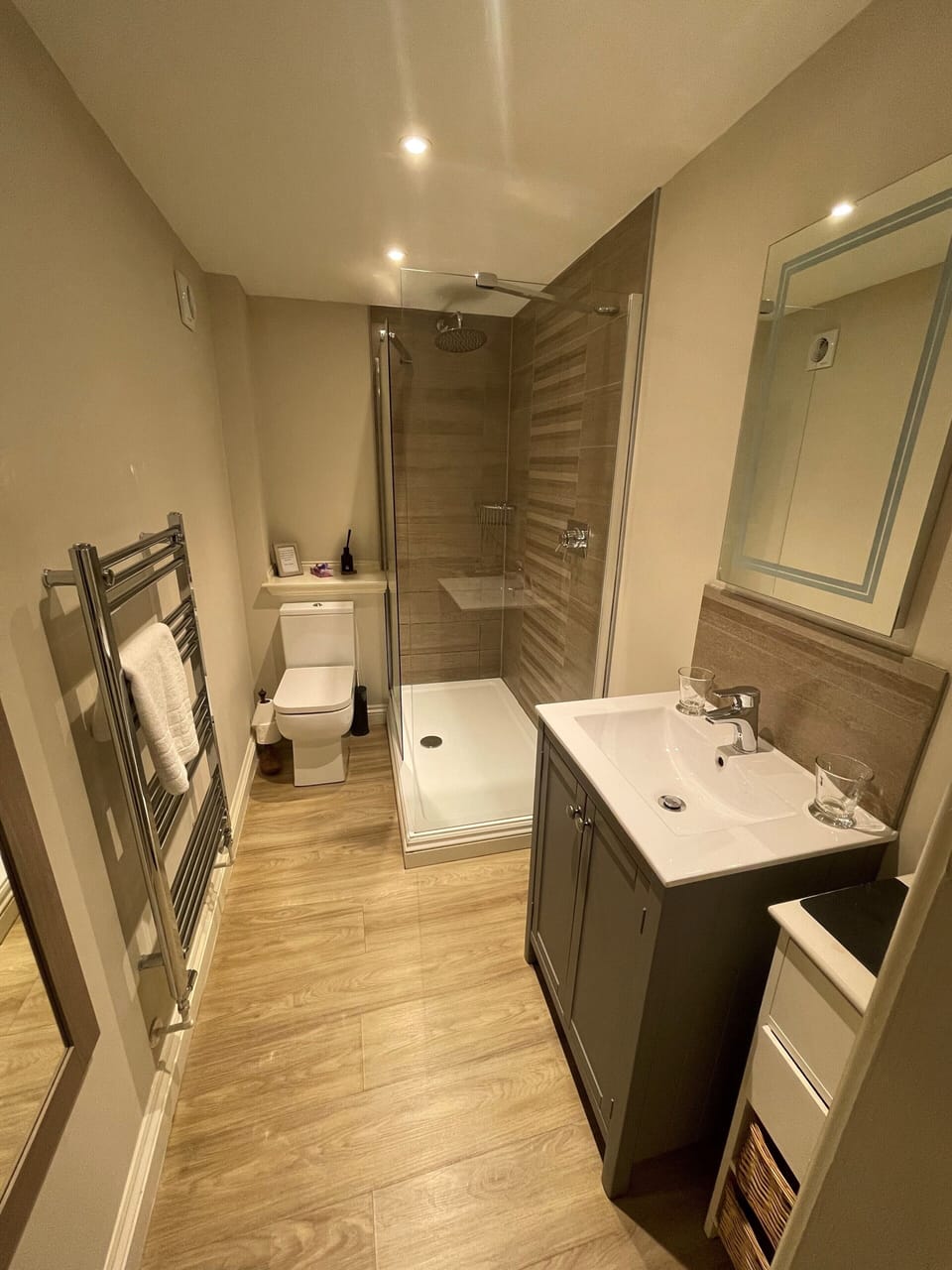 Junior Suite | Bathroom | Free toiletries, hair dryer, bathrobes, towels