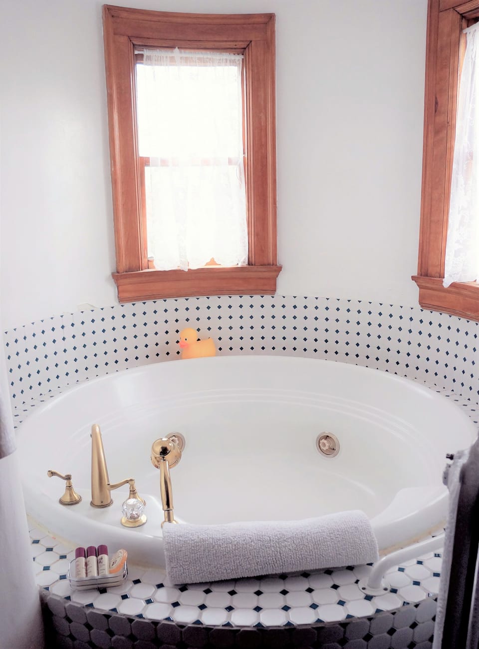 Deluxe Room, 1 Queen Bed, Jetted Tub (The Pasque Flower Room) | Bathroom | Designer toiletries, hair dryer, bathrobes, towels