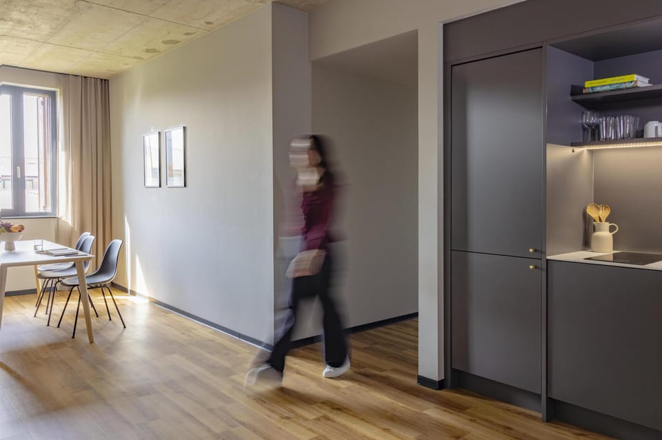 XtraLuxury Apartment, 1 Queen Bed, Kitchen (Full Kitchen) | In-room safe, desk, laptop workspace, soundproofing