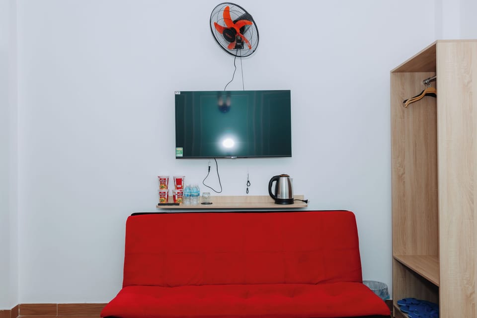 Family Double Room, Non Smoking, Private Bathroom | Individually furnished, desk, laptop workspace, free WiFi