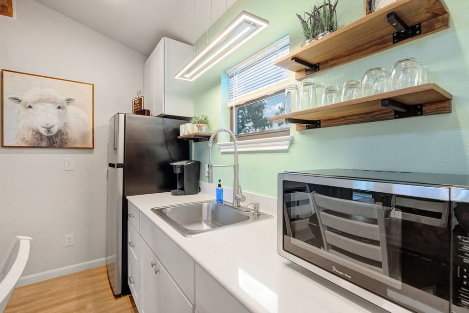 Cottage, 1 King Bed with Sofa bed, Hot Tub, River View | Private kitchen | Coffee/tea maker