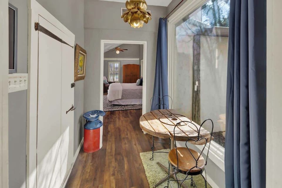 House, 1 King Bed, Patio (511 N Cherry) | Dining