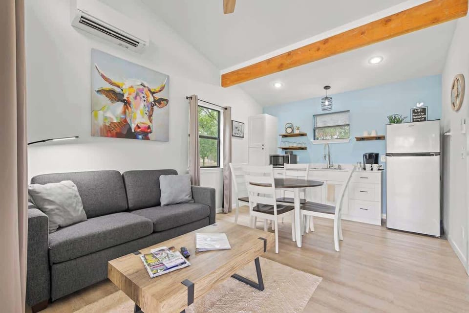 Cottage, Multiple Beds, Hot Tub, River View (3565 Morris Rnch Cmb) | Living area