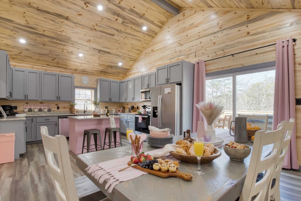 House (5 Bedrooms) | Interior