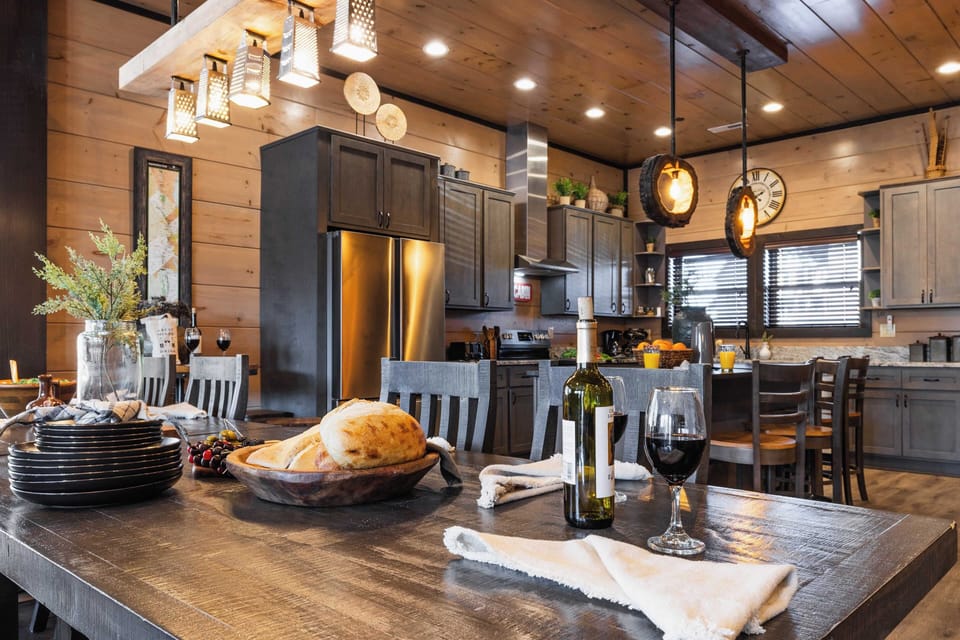 House (Multiple Bedrooms) | Private kitchen | Fridge, microwave, oven, stovetop