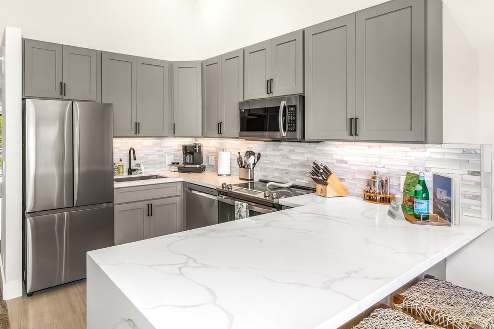 Luxury Apartment, 2 Bedrooms, Kitchen, Ocean View | Private kitchen | Full-size fridge, microwave, oven, stovetop