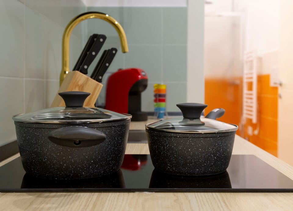 City Room | Private kitchen | Fridge, coffee/tea maker, cookware/dishes/utensils