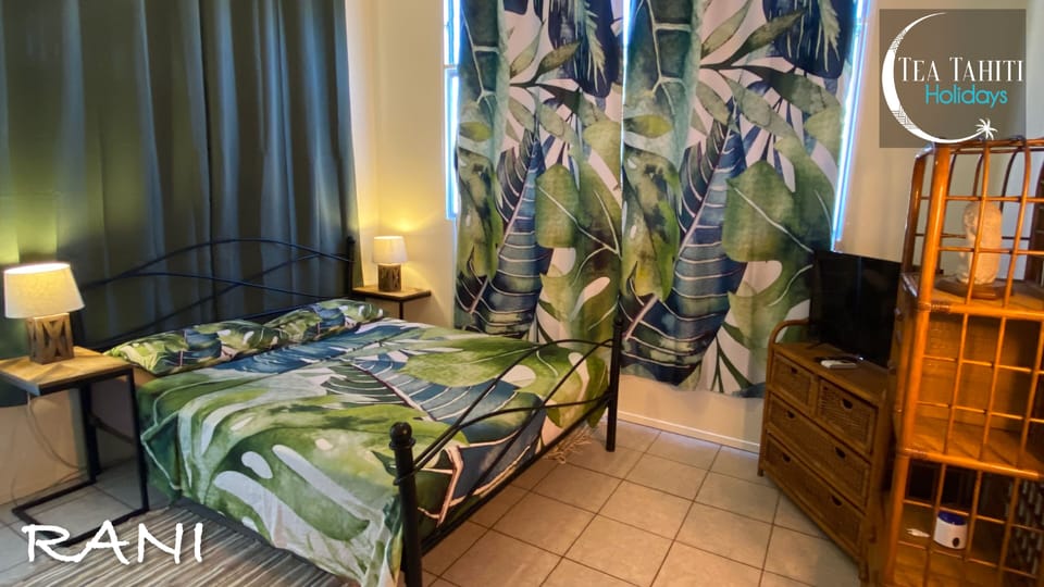 Classic Double Room, 1 Queen Bed, Private Bathroom, Poolside | Iron/ironing board (on request), WiFi (free), individually decorated