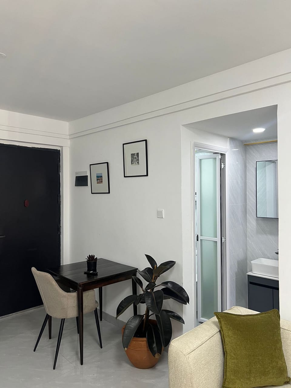 Business Apartment | Living area | 24-inch Smart TV with digital channels