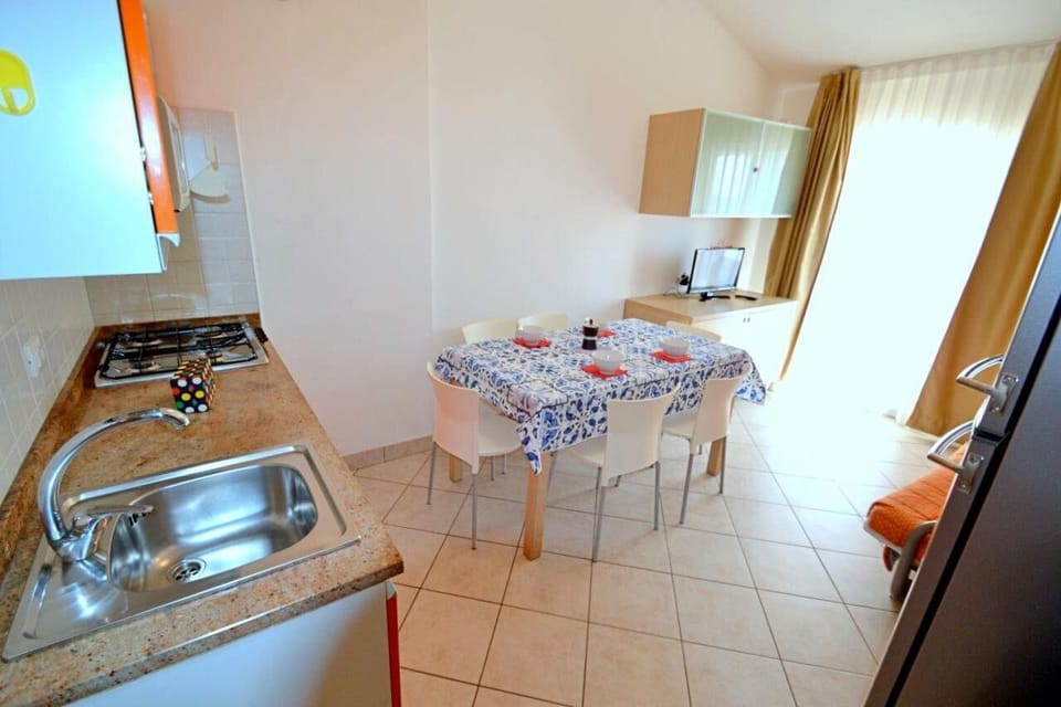 Apartment, 1 Bedroom, Balcony, City View | Interior