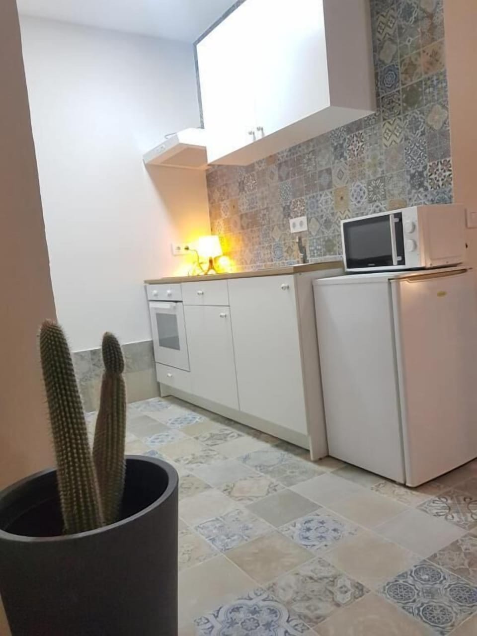 Apartment, Non Smoking | Private kitchen | Mini-fridge, microwave, coffee/tea maker, electric kettle