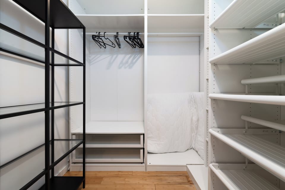 Luxury Apartment | 3 bedrooms, desk, blackout drapes, soundproofing