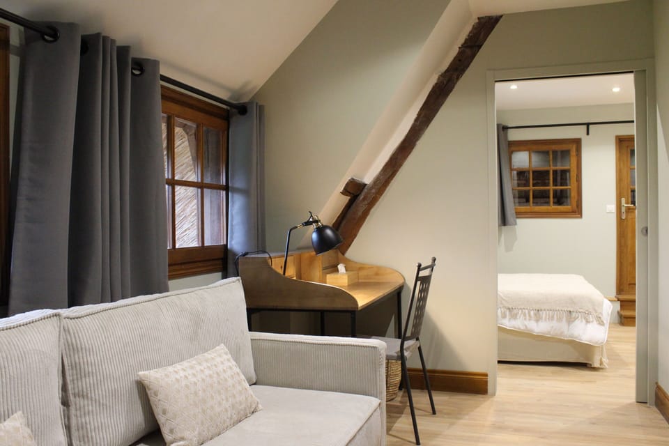 Comfort Room | Blackout drapes, free WiFi, bed sheets