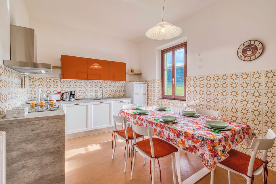 Family House, 4 Bedrooms, Fireplace, Mountainside (La Casa Della Quercia Relax In) | Dining