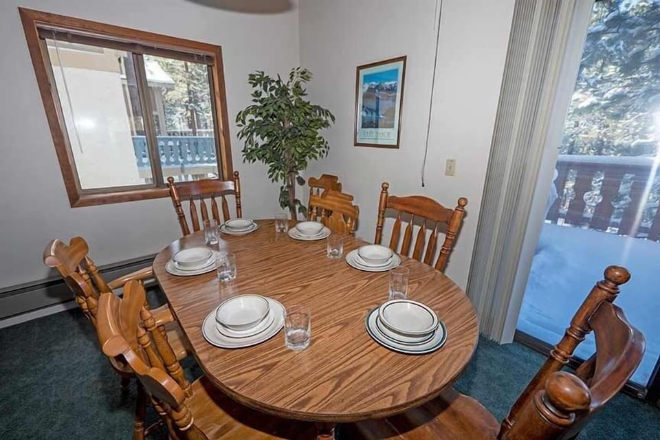 House, 4 Bedrooms | Dining