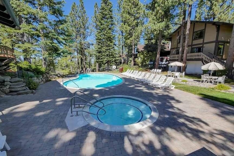 House, 4 Bedrooms | Pool