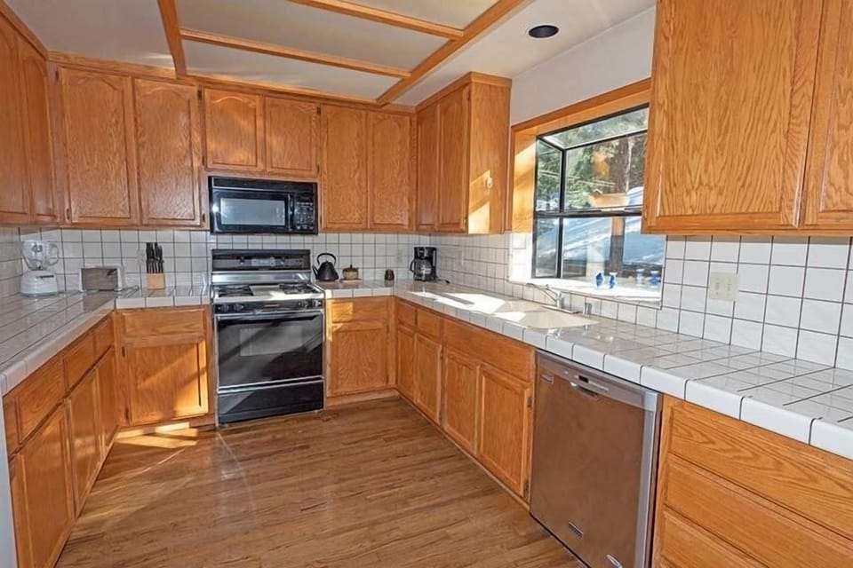 House, 4 Bedrooms | Private kitchen | Coffee/tea maker
