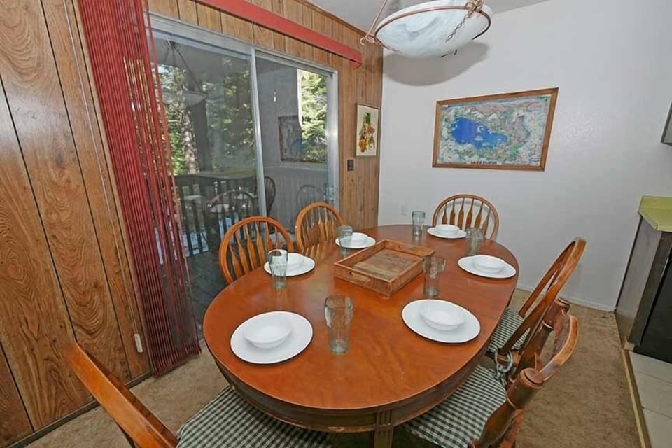 House, 4 Bedrooms | Dining