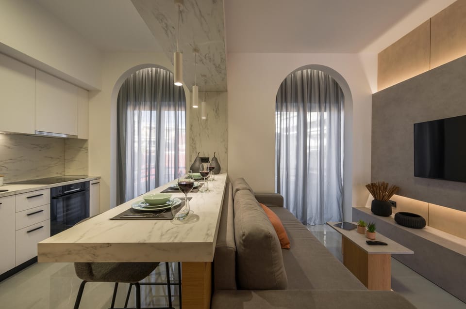 Premium Apartment | Private kitchen | Full-size fridge, microwave, oven, stovetop