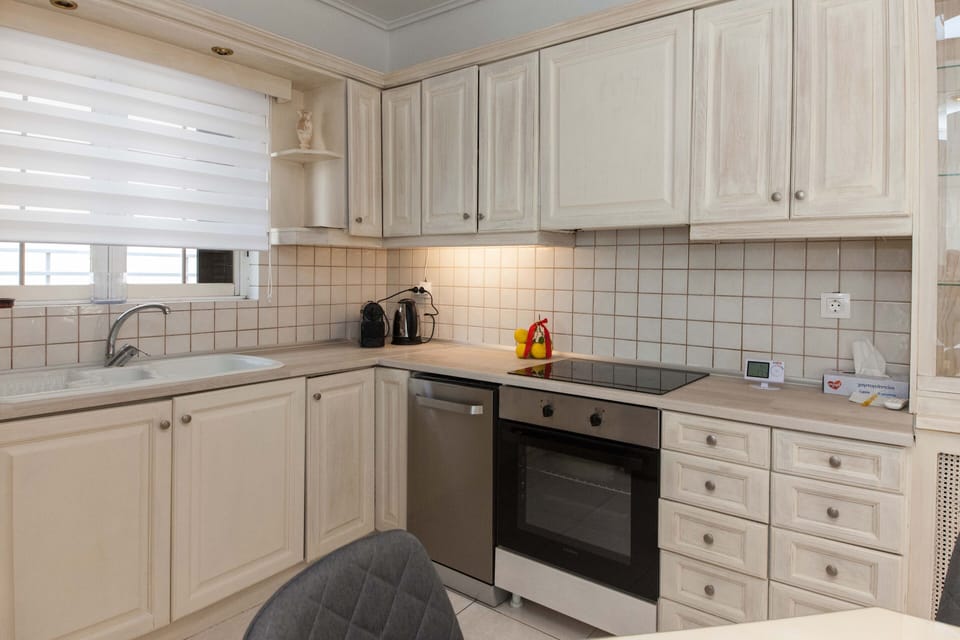 Apartment | Private kitchen | Full-size fridge, oven, toaster, cookware/dishes/utensils