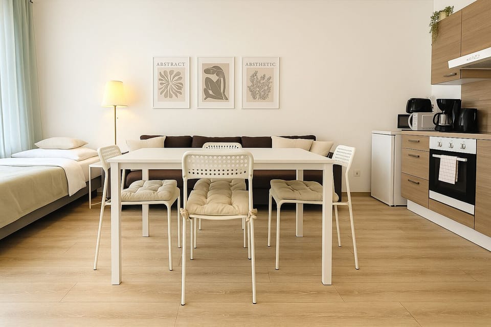 Comfort Studio, Courtyard View | In-room safe, desk, free WiFi