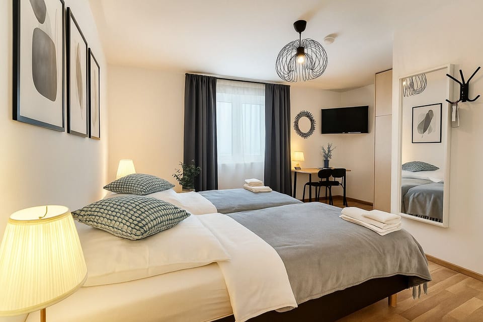 Basic Double or Twin Room, 2 Twin Beds, Non Smoking | In-room safe, desk, free WiFi