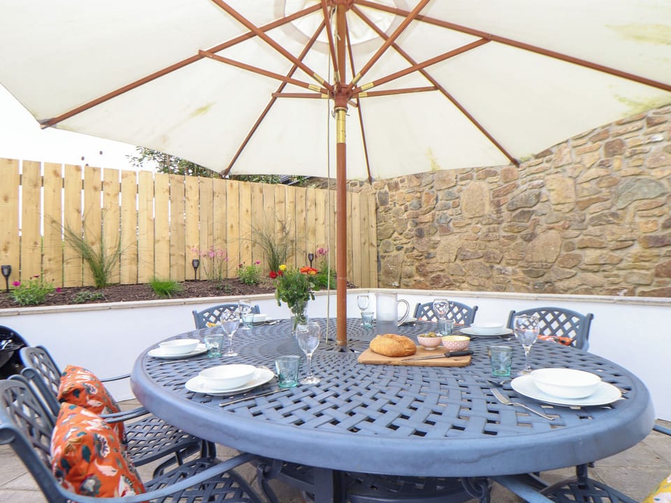 Cottage | Outdoor dining
