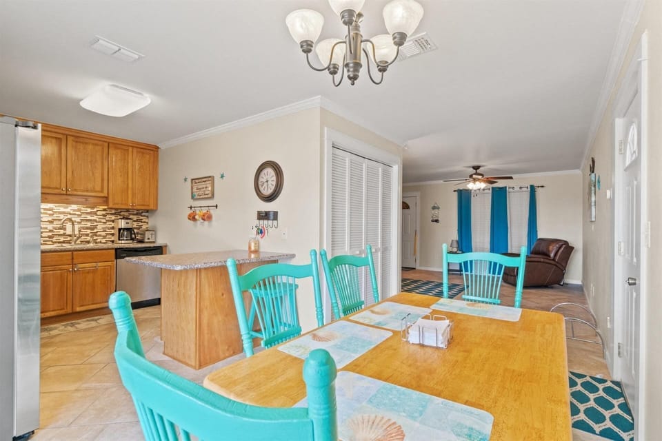 Townhome, Multiple Beds (Basking by the Beach) | Dining
