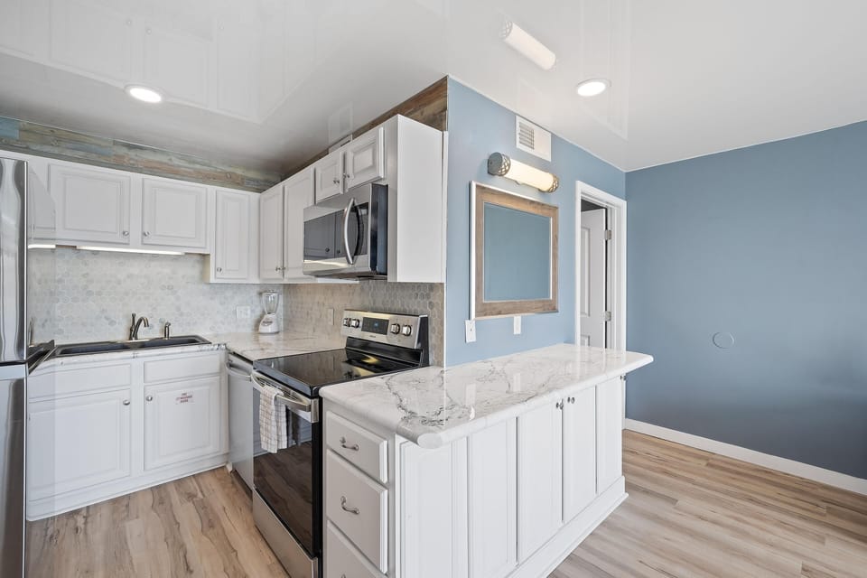 Condo, 1 King Bed with Sofa bed (The Summit 1408) | Laundry
