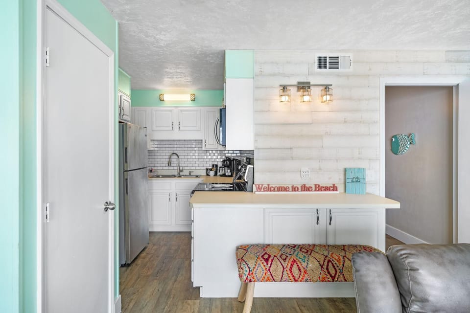 Condo, 1 King Bed with Sofa bed (The Summit 1322) | Private kitchen | Oven, stovetop, dishwasher, toaster
