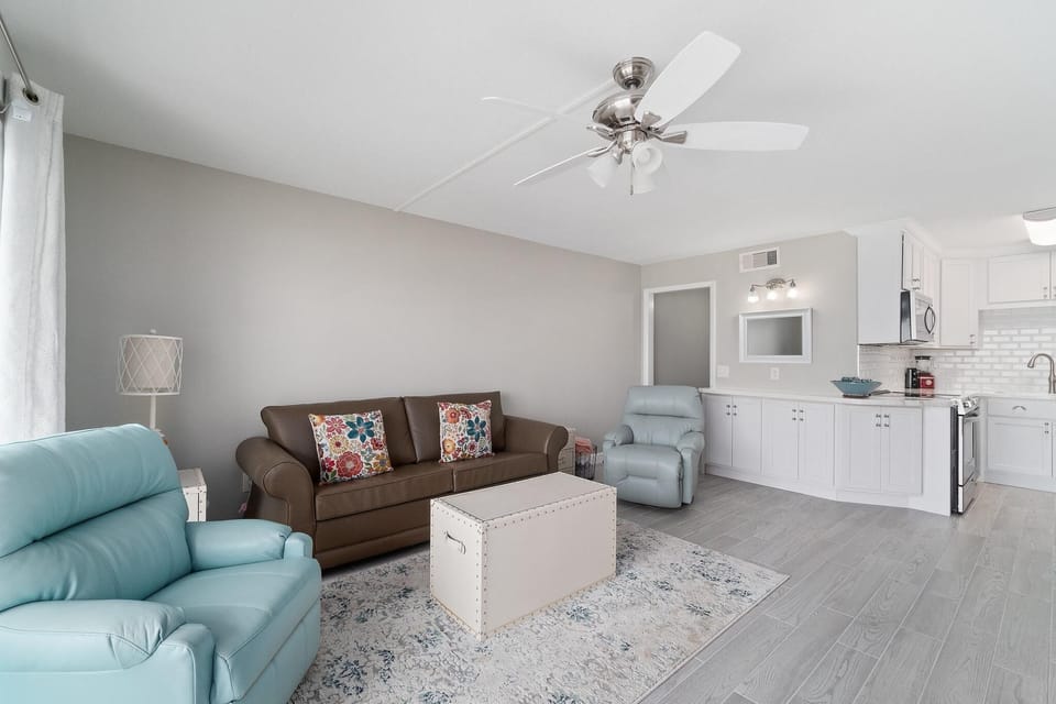 Condo, 1 King Bed with Sofa bed (The Summit 529) | Living area