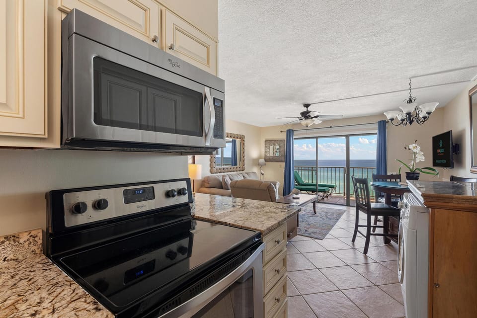 Condo, 1 King Bed with Sofa bed (The Summit 820) | Private kitchen | Oven, stovetop, dishwasher, toaster