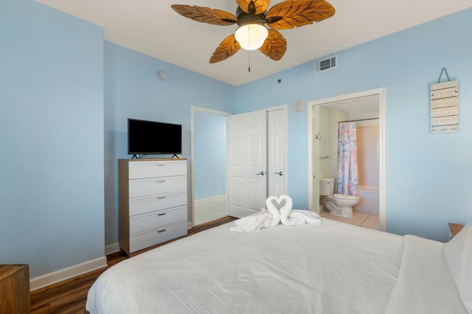 Condo, 1 King Bed with Sofa bed (Splash 804E) | 1 bedroom