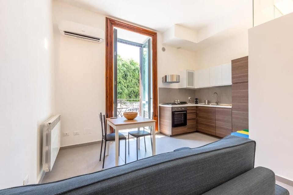 City Apartment | Living area