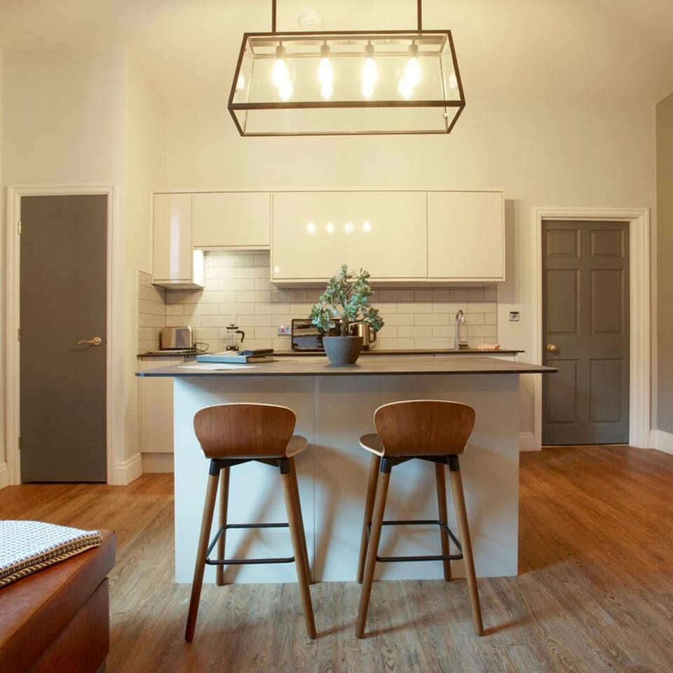 House | 1 bedroom, desk, iron/ironing board