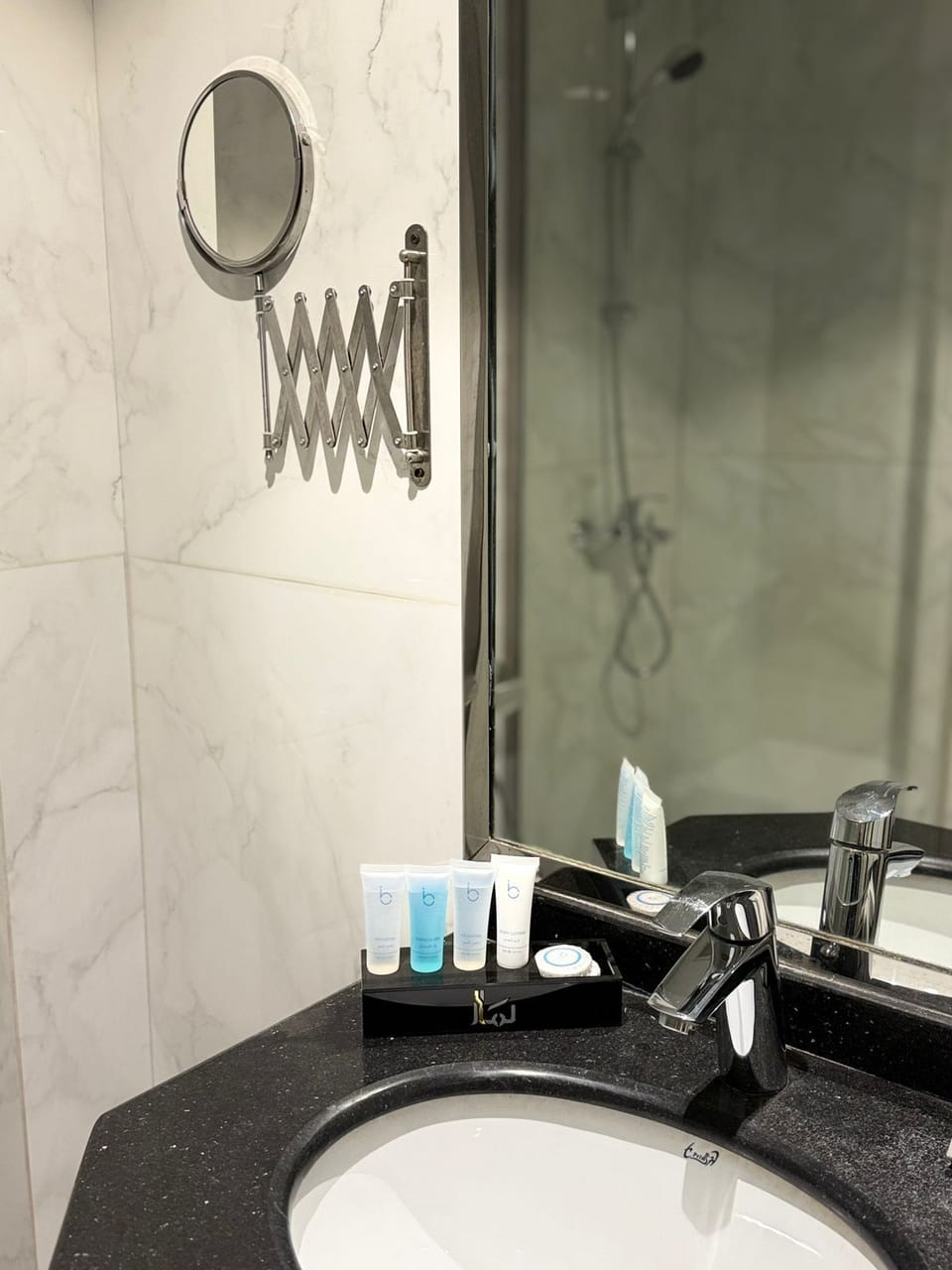 Standard Triple Room | Bathroom | Separate tub and shower, rainfall showerhead, hair dryer, towels