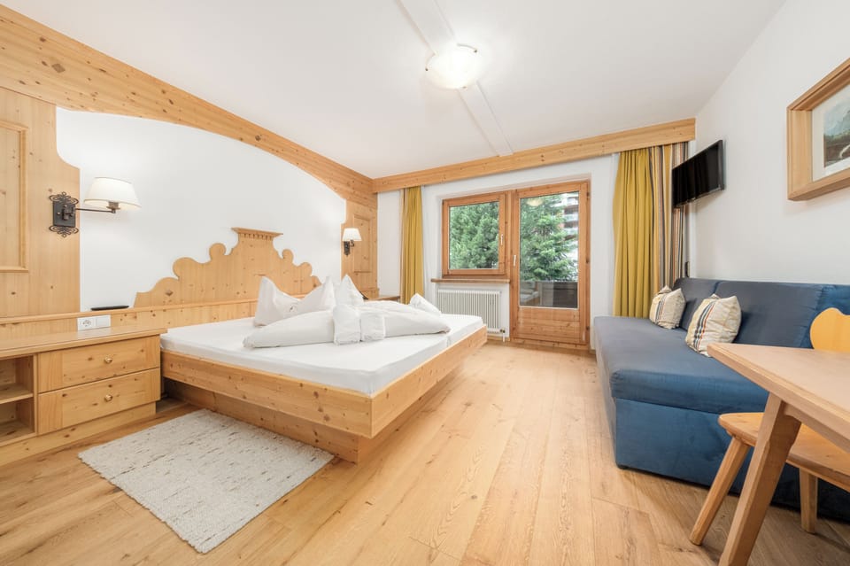 Triple Room, Balcony, Mountain View | In-room safe, blackout drapes, cribs/infant beds, free WiFi