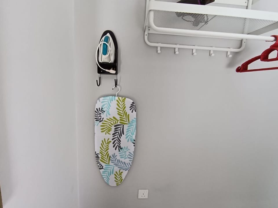 Iron/ironing board