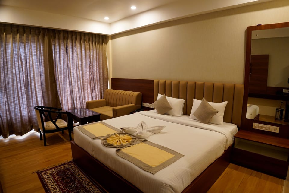 Premium Double Room | Desk