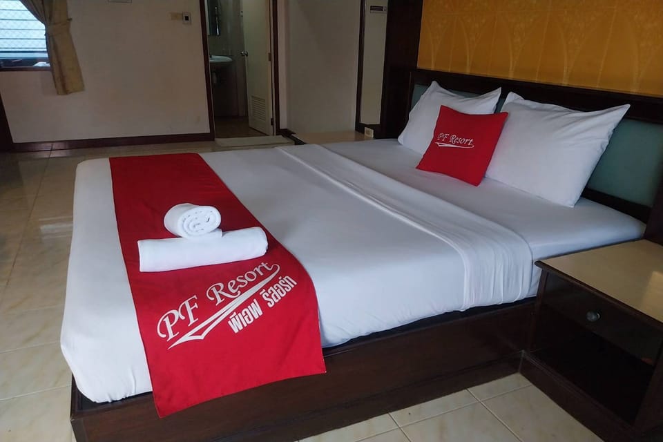 Superior Double Room | Desk, blackout drapes, free WiFi, bed sheets