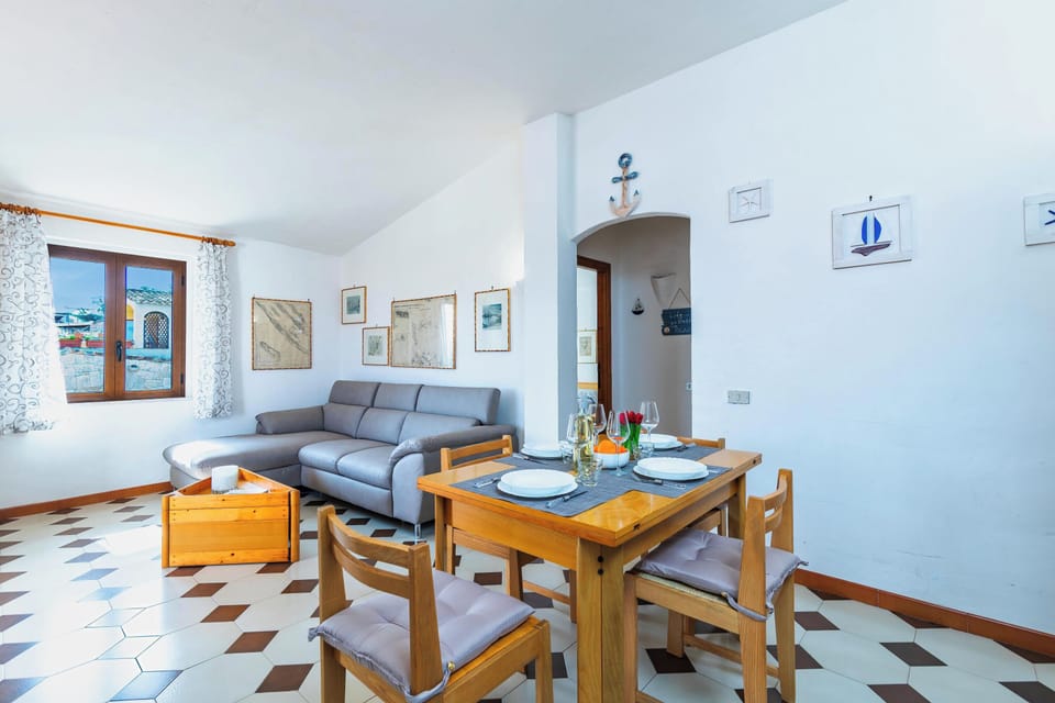 Family Apartment, Multiple Bedrooms (La Lampara House) | Dining
