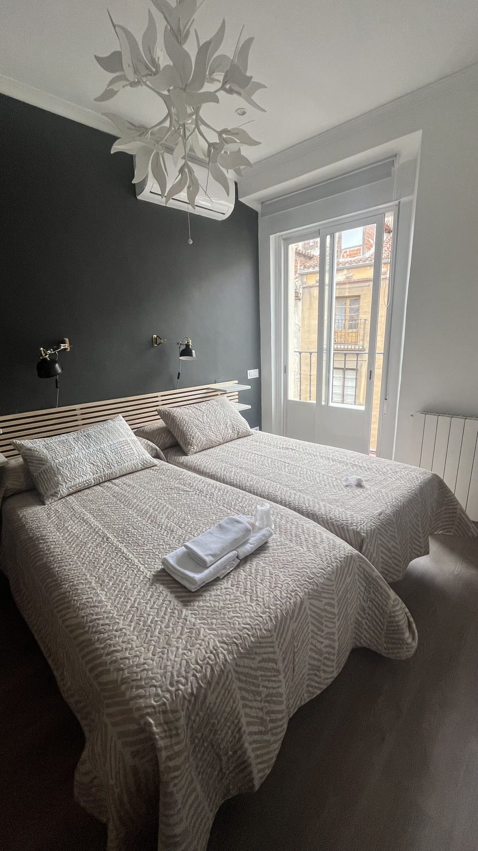 Twin Room, 2 Twin Beds | Desk, free WiFi, bed sheets