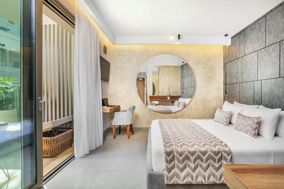Deluxe Double Room, Pool View | Hypo-allergenic bedding, in-room safe, soundproofing, free WiFi