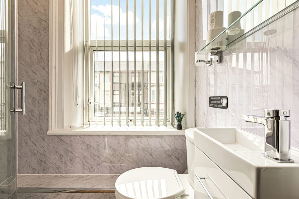 Single Room, Single bed | Bathroom | Free toiletries, towels, soap, shampoo