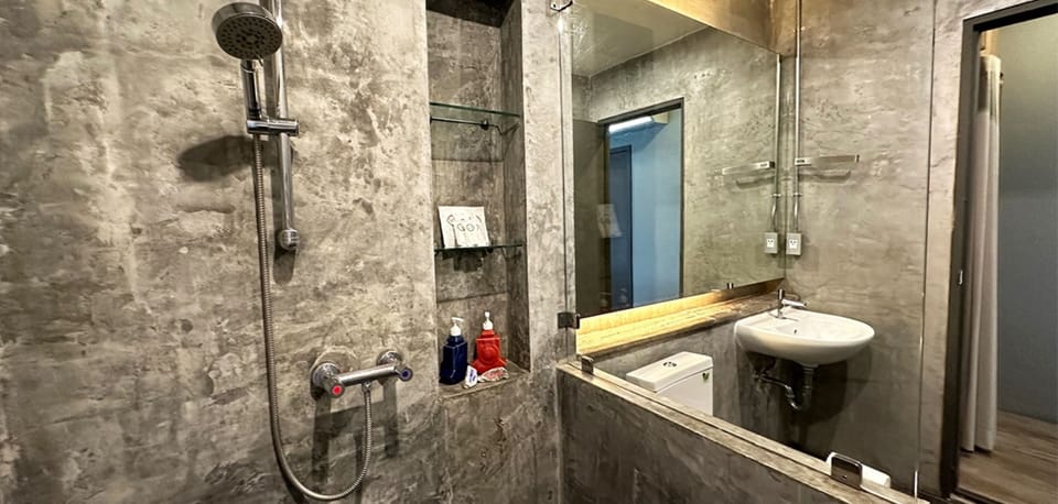 Shower, free toiletries, hair dryer, bathrobes
